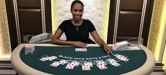 Tampilan meja baccarat langsung di studio lumbung88 dengan dealer profesional
